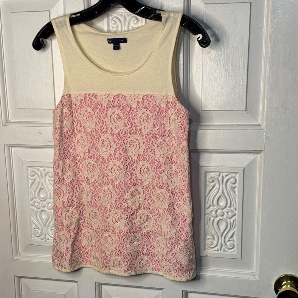 Gap Off White Lace Overlay W/Flowered Design Over Pink Sleeveless Top Size XS